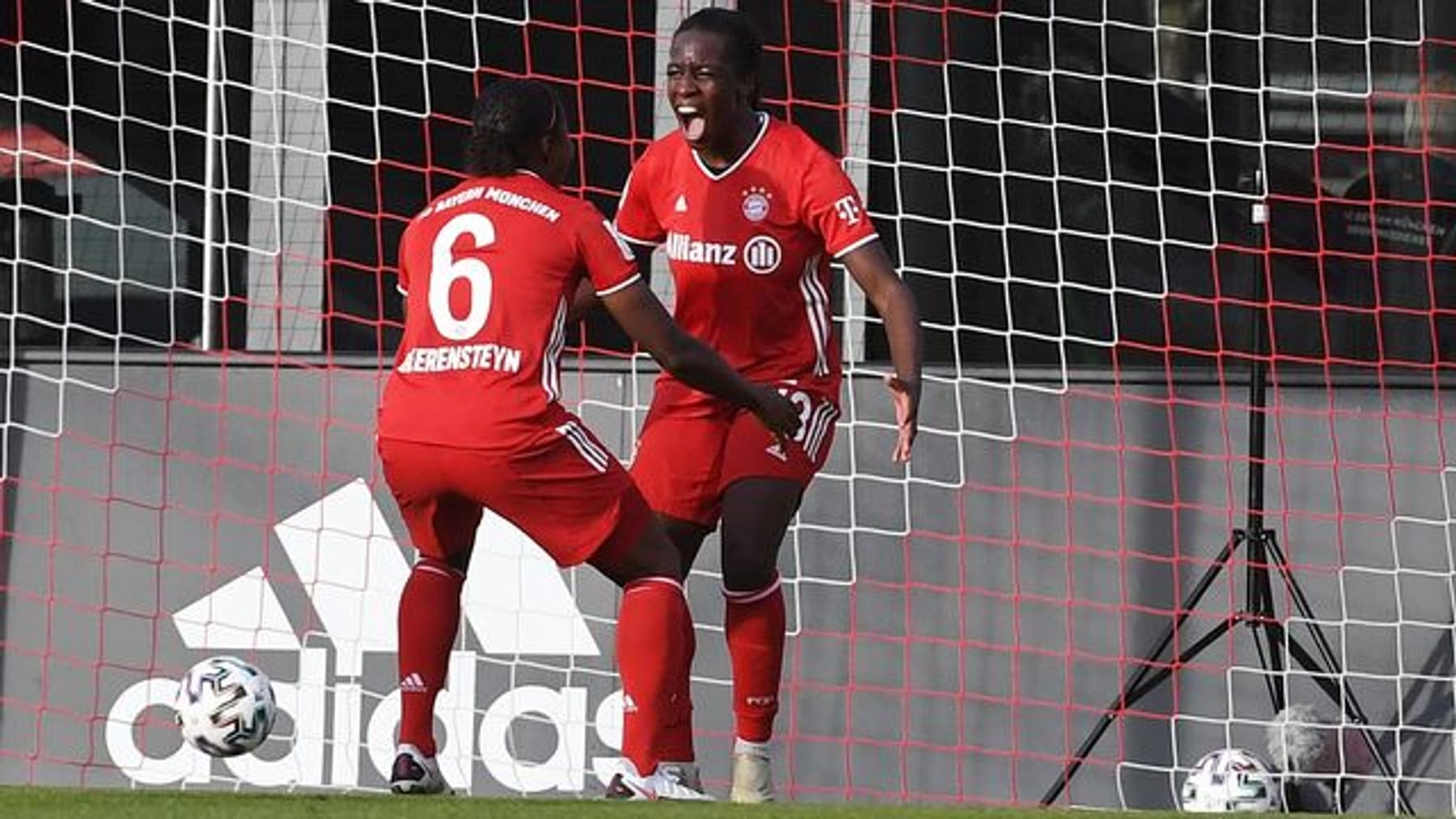 Frauen Bundesliga Bayern Frauen Gewinnen Topspiel Gegen Frankfurt 5045