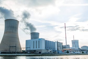 Tihange Kernkraftwerk Tihange Belgien *** Tihange Nuclear Power Plant Tihange Belgium Copyright x