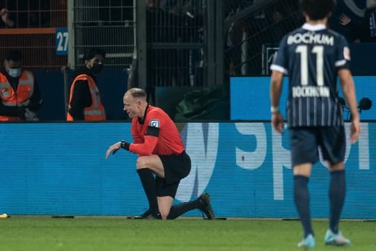 Der Schiedsrichterassistent Christian Gittelmann musste im Krankenhaus untersucht werden.