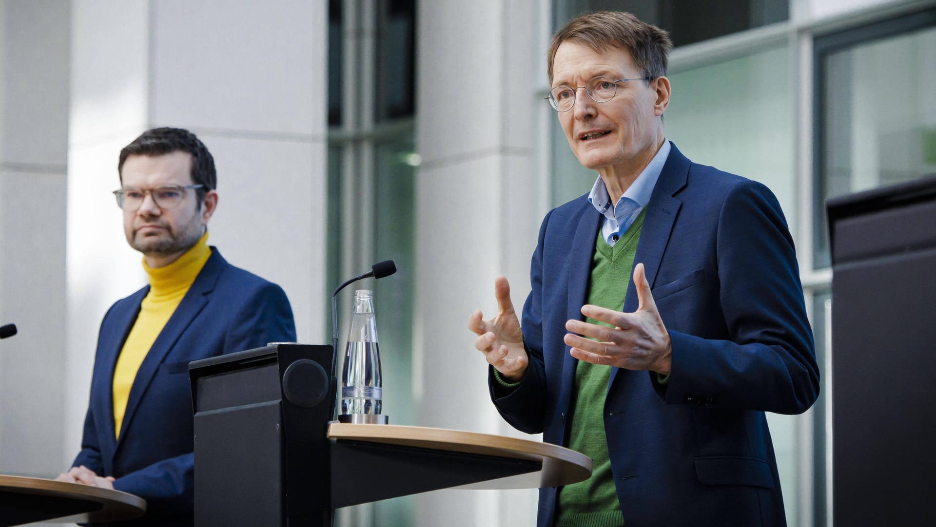 Der eine redet, der andere hat das Sagen: Gesundheitsminister Karl Lauterbach (rechts) und Justizminister Marco Buschmann (links).