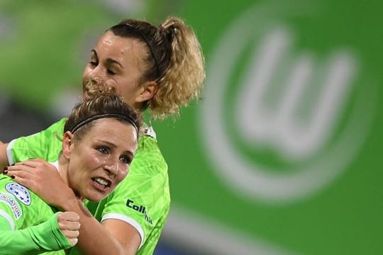 Lena Lattwein (r) steuerte zwei Treffer zum Wolfsburger Sieg gegen Hoffenheim bei.