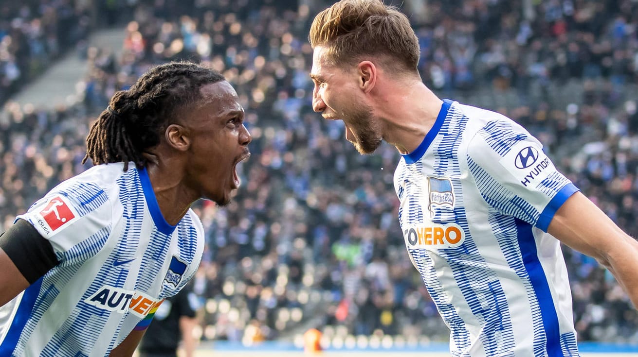 Torschütze Niklas Stark und Teamkollege Dedryck Boyata (v.r.) bejubeln die zwischenzeitliche 1:0-Führung gegen die TSG.