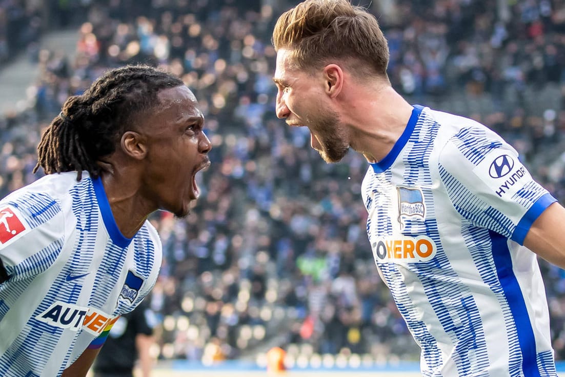 Torschütze Niklas Stark und Teamkollege Dedryck Boyata (v.r.) bejubeln die zwischenzeitliche 1:0-Führung gegen die TSG.