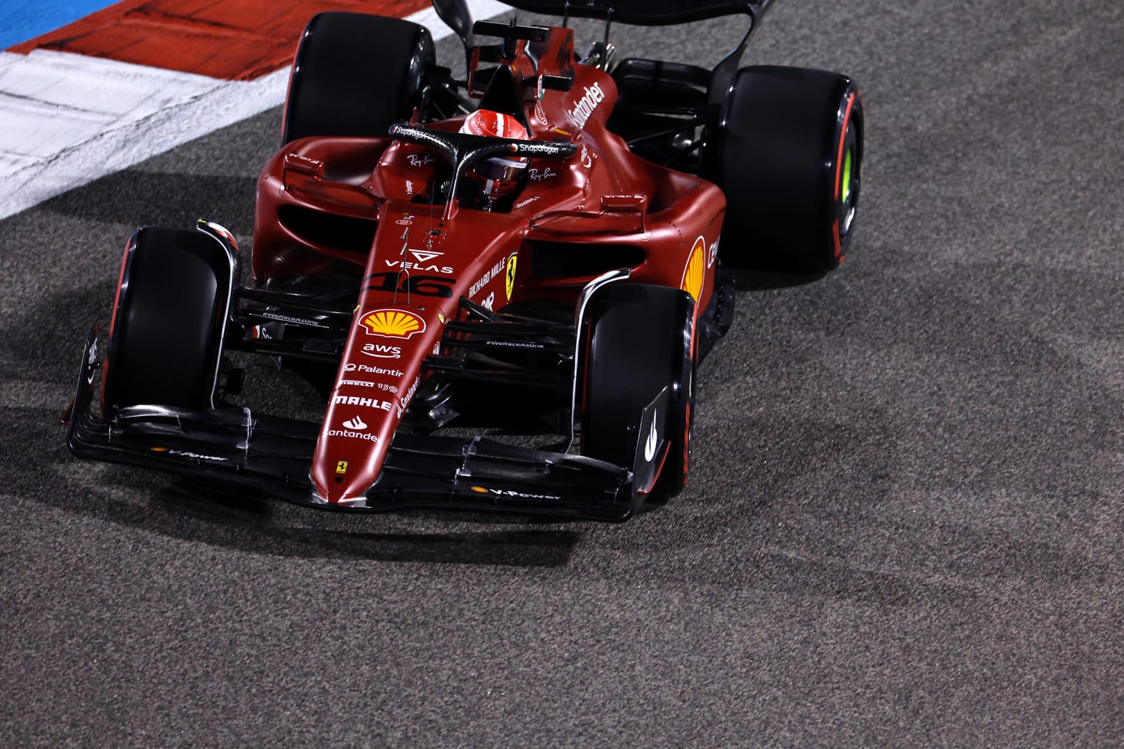 Charles Leclerc: Der Monegasse auf der Strecke in Sakhir.