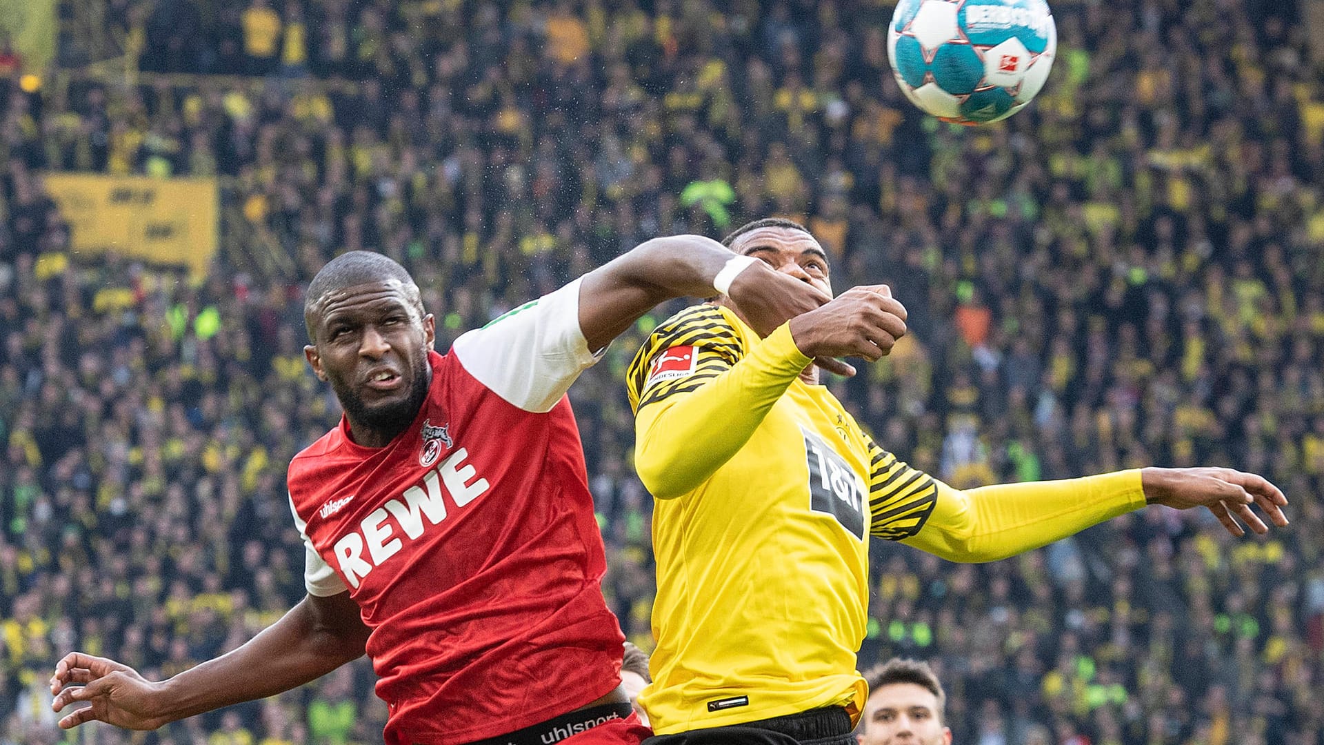 Anthony Modeste (l.) und Manuel Akanji (r.) im Zweikampf (Archivbild): Der FC musste im Hinspiel eine 0:2-Niederlage hinnehmen.