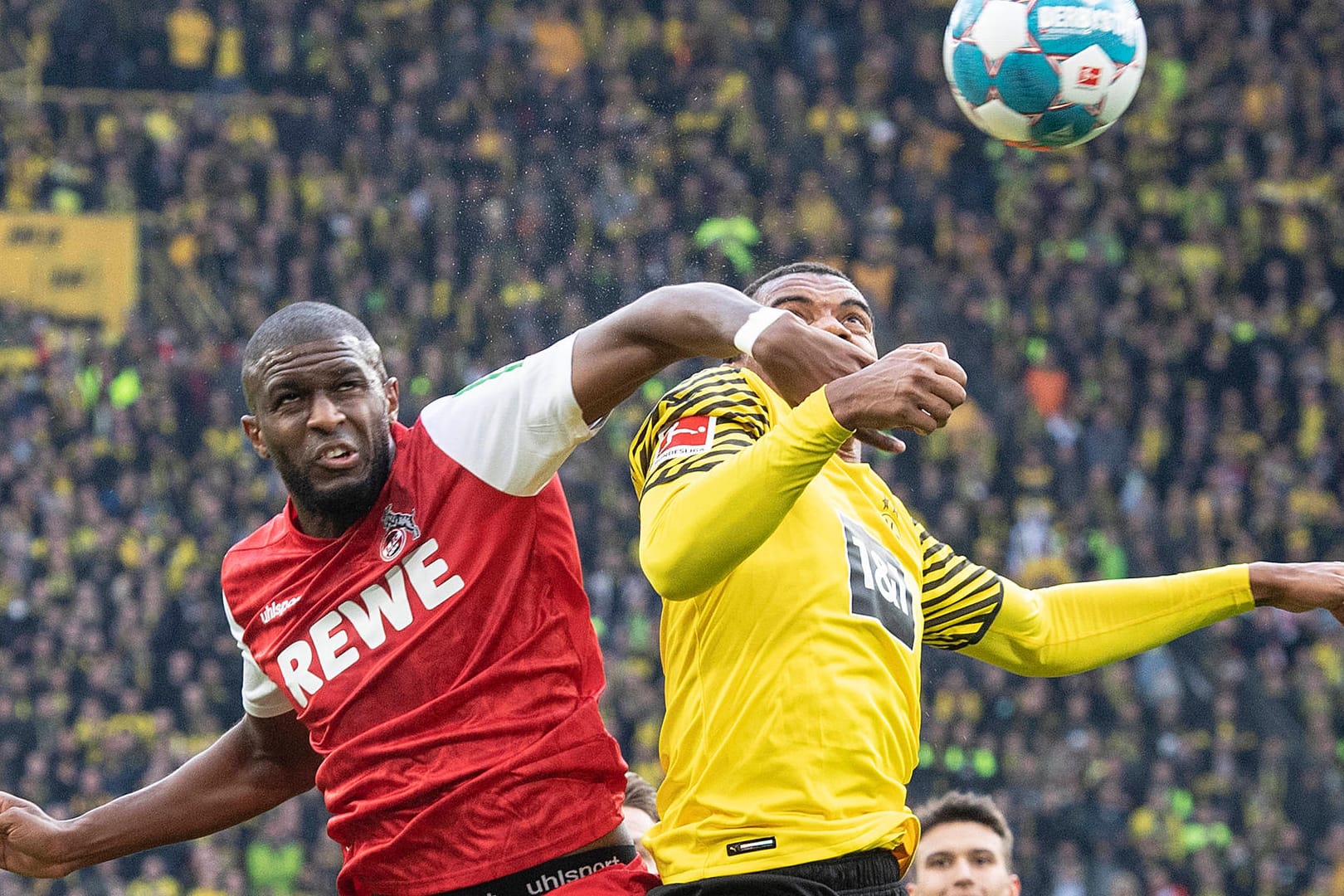 Anthony Modeste (l.) und Manuel Akanji (r.) im Zweikampf (Archivbild): Der FC musste im Hinspiel eine 0:2-Niederlage hinnehmen.