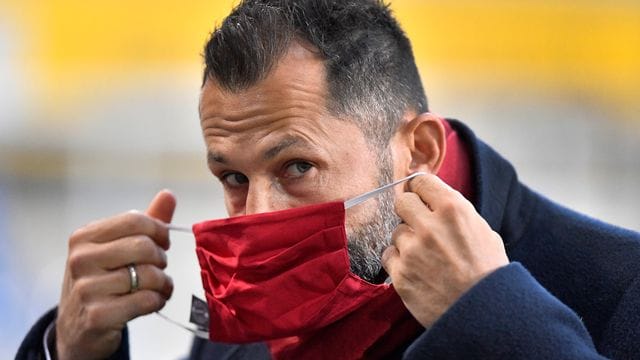 Hat wegweisende Gespräche mit seinem Personal zu führen: Bayern- Sportvorstand Hasan Salihamidzic. Hat wegweisende Gespräche mit seinem Personal zu führen: Bayern- Sportvorstand Hasan Salihamidzic.