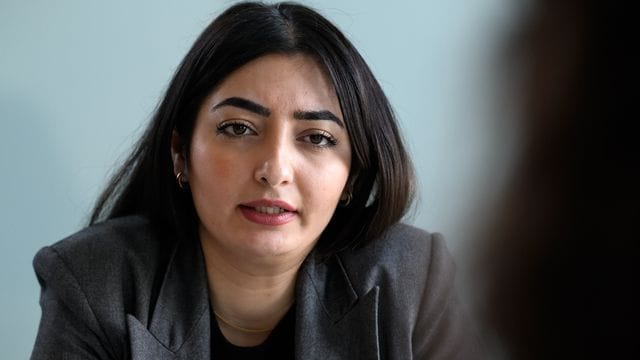 Reem Alabali-Radovan (SPD), Staatsministerin und Beauftragte der Bundesregierung für Migration, Flüchtlinge und Integration, beim dpa-Interview im Bundeskanzleramt. Reem Alabali-Radovan (SPD), Staatsministerin und Beauftragte der Bundesregierung für Migration, Flüchtlinge und Integration, beim dpa-Interview im Bundeskanzleramt.
