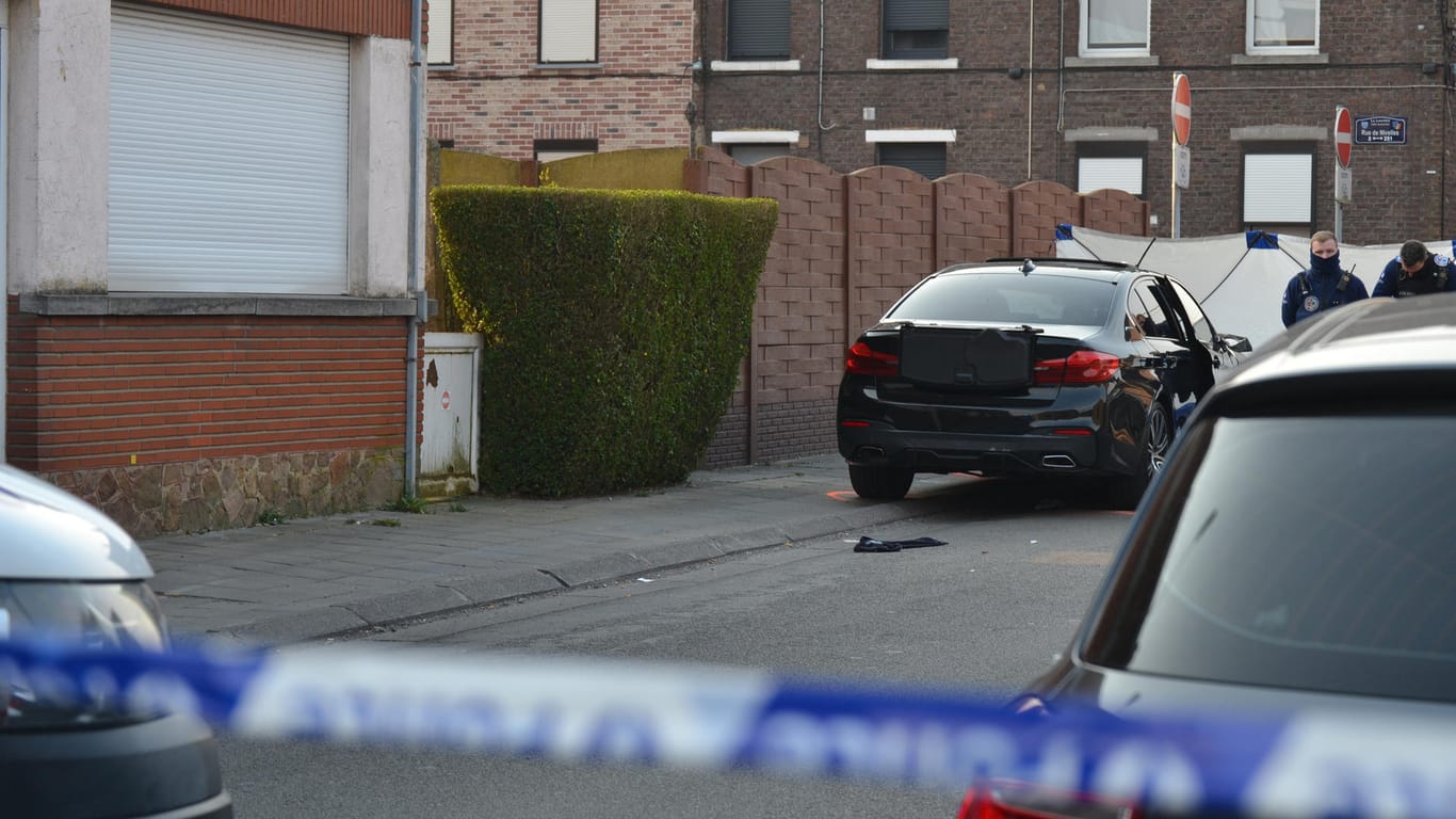 Polizeiabsperrung im Ort Strépy-Bracquegnies: Mehrere Menschen sind gestorben, mehr als ein Dutzend wurden verletzt.