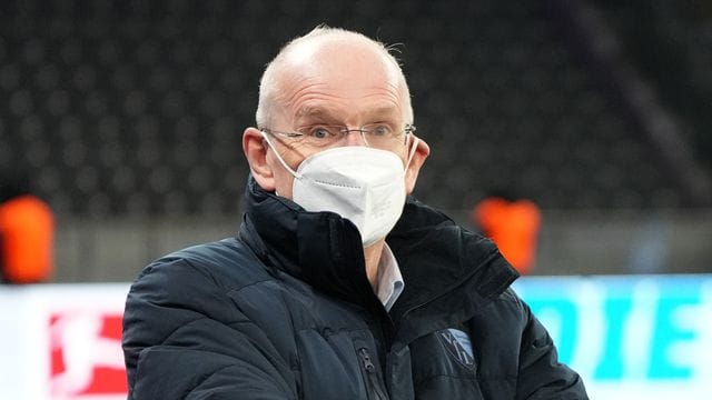 Hans-Peter Villis ist der Vorstandsvorsitzende des VfL Bochum. Hans-Peter Villis ist der Vorstandsvorsitzende des VfL Bochum.