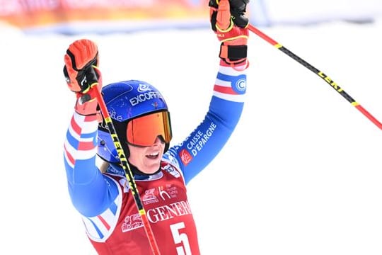 Hat sich die kleine Kristallkugel für den Sieg in der Riesenslalom-Wertung gesichert: Tessa Worley aus Frankreich.