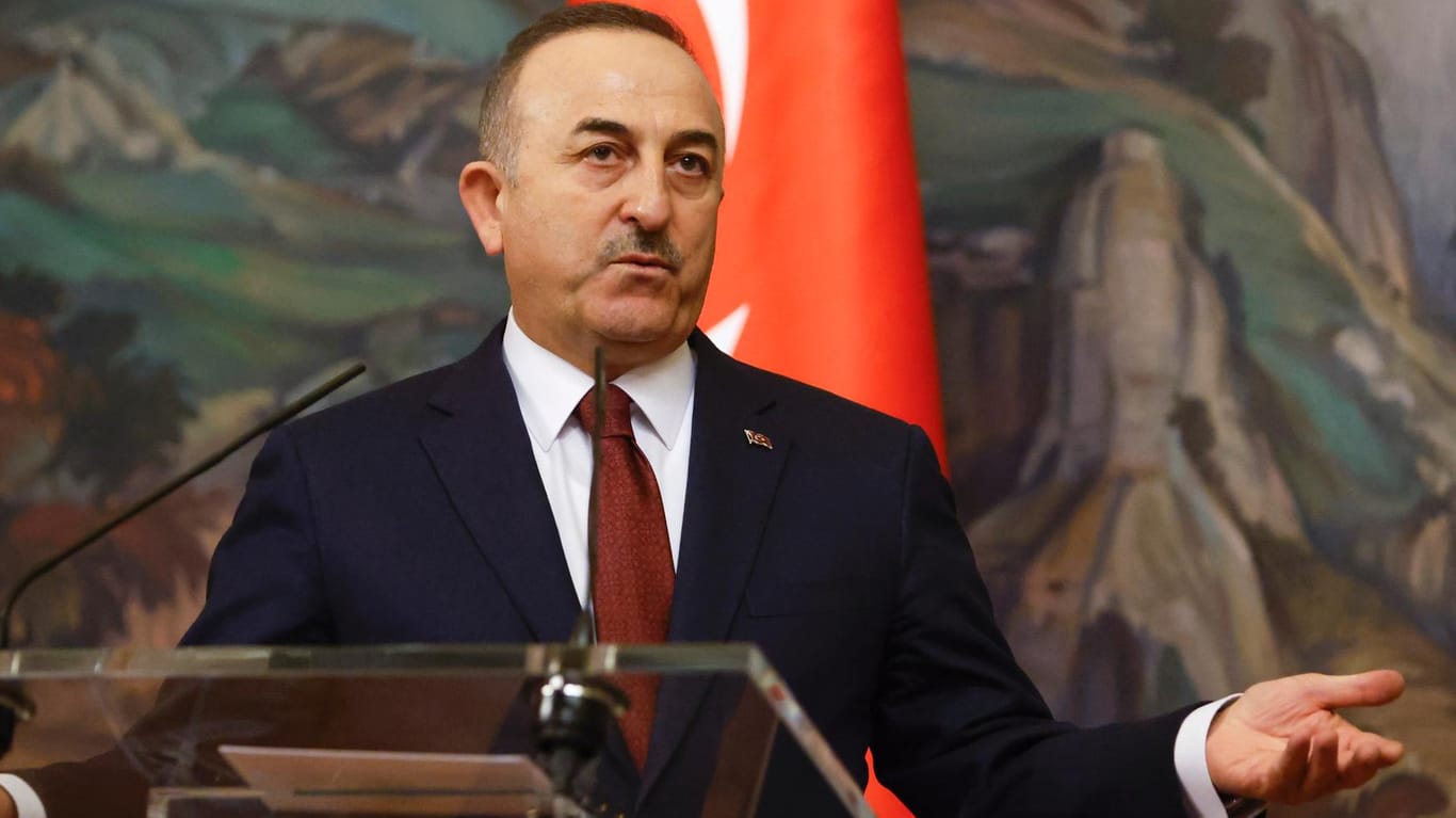 Mevlüt Cavusoglu, Außenminister der Türkei: Die Türkei hatte sich als Vermittler zwischen den Kriegsparteien positioniert.