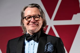 Gary Oldman wird 64 Jahre alt.