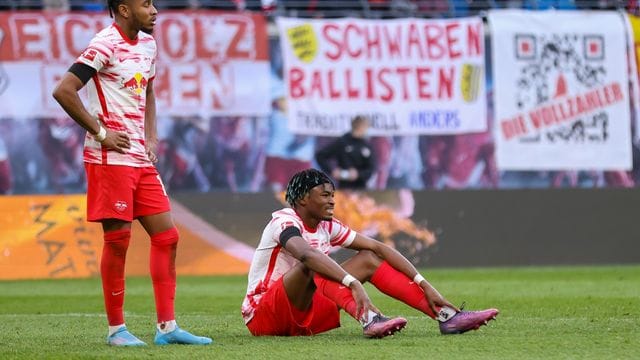 Die Leipziger um Christopher Nkunku (l) und Mohamed Simakan vergaben zu viele Chancen. Die Leipziger um Christopher Nkunku (l) und Mohamed Simakan vergaben zu viele Chancen.