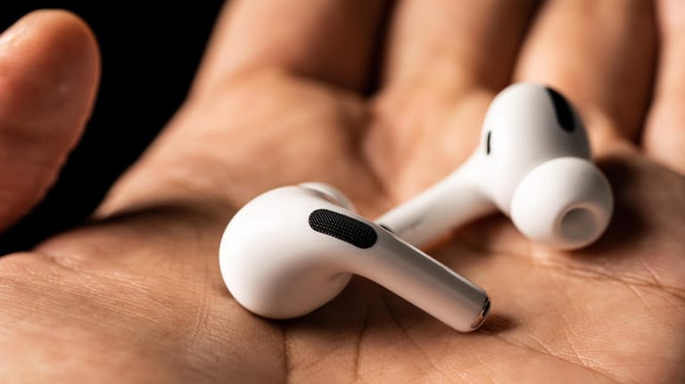 Die AirPods von Apple: Die kabellosen Kopfhörer sind heute günstig im Angebot.