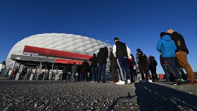 Die Frauen des FC Bayern bestreiten ihr Viertelfinal-Hinspiel in der Champions League gegen Paris Saint-Germain in der Allianz Arena.