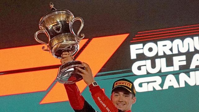 Charles Leclerc hat mit Ferrari das Auftaktrennen der Formel 1 in Bahrain gewonnen.