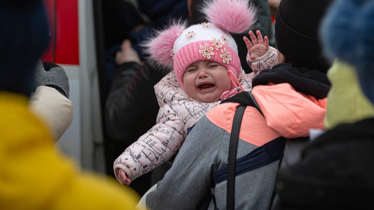 Ukrainische Flüchtlinge: Mindestens 115 Kinder sind bislang durch russische Angriffe getötet worden, so die Generalstaatsanwaltschaft in Kiew.