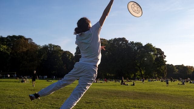 Vielen Menschen ist die eigene Gesundheit wichtiger als die große Liebe im Leben - auch Reisen und Eigenheim spielen eine Rolle.