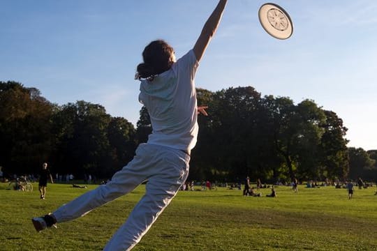 Vielen Menschen ist die eigene Gesundheit wichtiger als die große Liebe im Leben - auch Reisen und Eigenheim spielen eine Rolle.