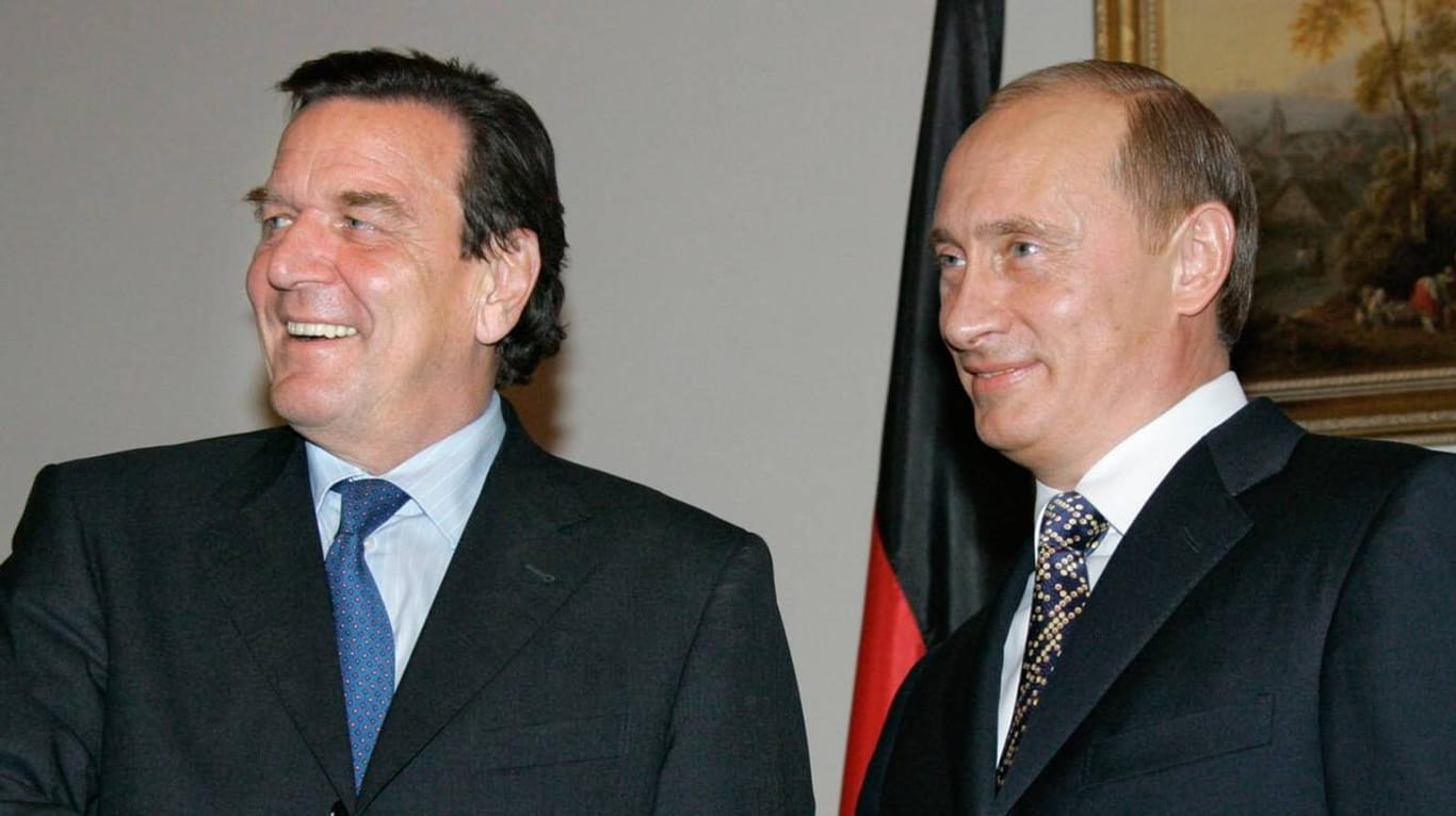 Gerhard Schröder und Wladimir Putin: Der ehemalige Bundeskanzler wird für seine Verbindungen zum russischen Präsidenten kritisiert.