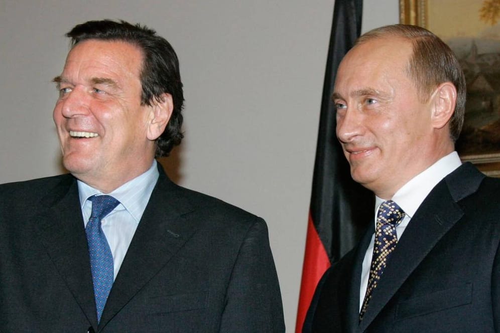 Gerhard Schröder und Wladimir Putin: Der ehemalige Bundeskanzler wird für seine Verbindungen zum russischen Präsidenten kritisiert.