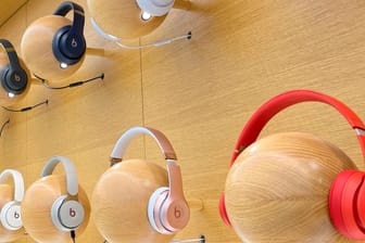 Kopfhörer im Angebot: Den Studio3 von Beats by Dr. Dre gibt es heute gleich in mehreren Farben zu Tiefpreisen bei Amazon.