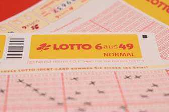 Ein ausgefüllter Lotto-Schein (Symbolbild): Ein 80-jähriger Mann hatte sechs richtige Tipps.