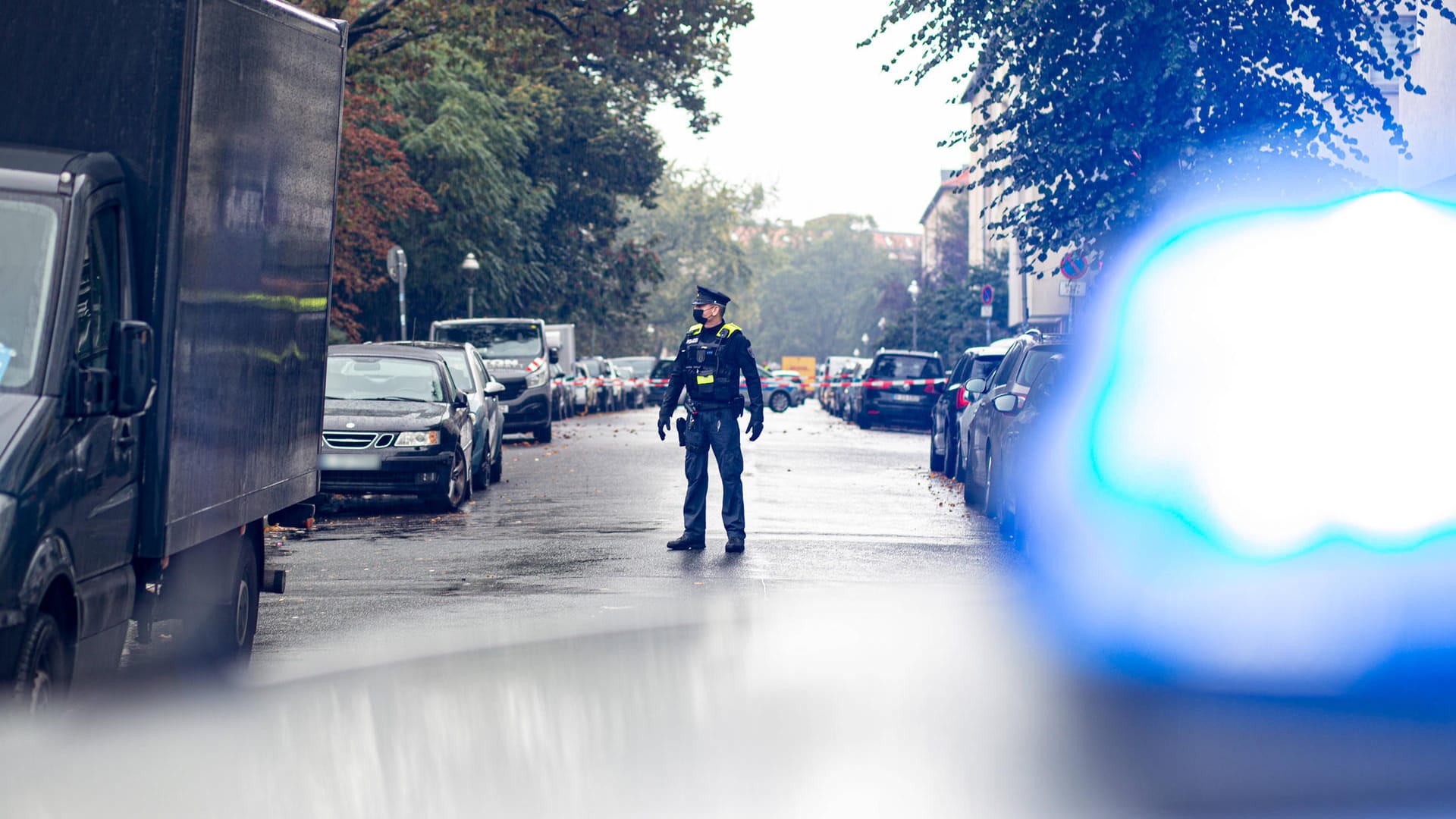 Polizeieinsatz in Berlin-Tempelhof (Symbolfoto): Der Komplize eines festgenommenen Mannes konnte fliehen.