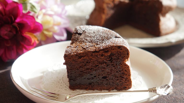 Schokoladenkuchen: Das Dessert kommt auch gut ohne Mehl aus.
