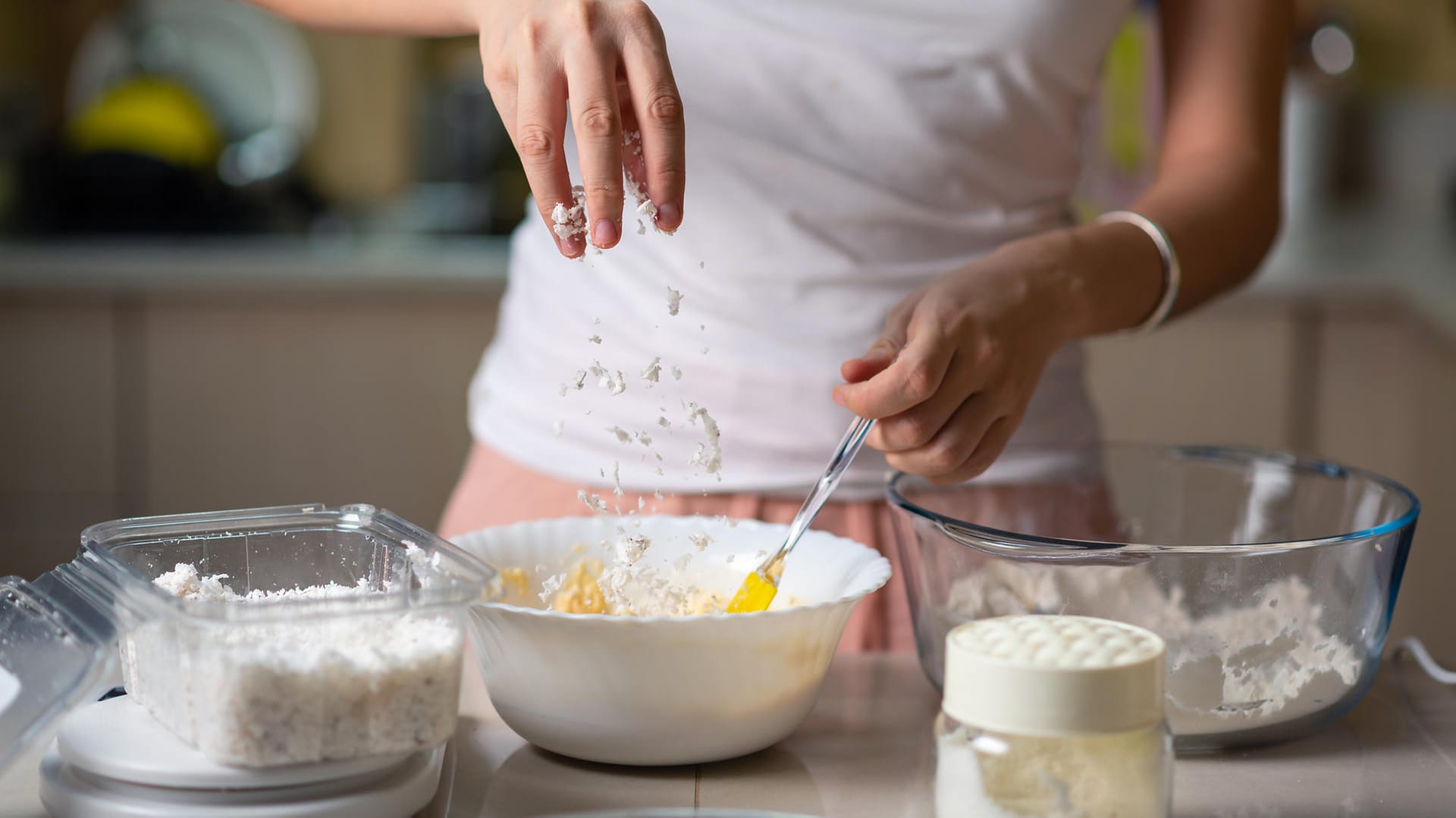 Backen: Wer kein Mehl zur Hand hat, muss nicht auf Selbstgemachtes wie Kuchen, Brot oder Pizza verzichten.