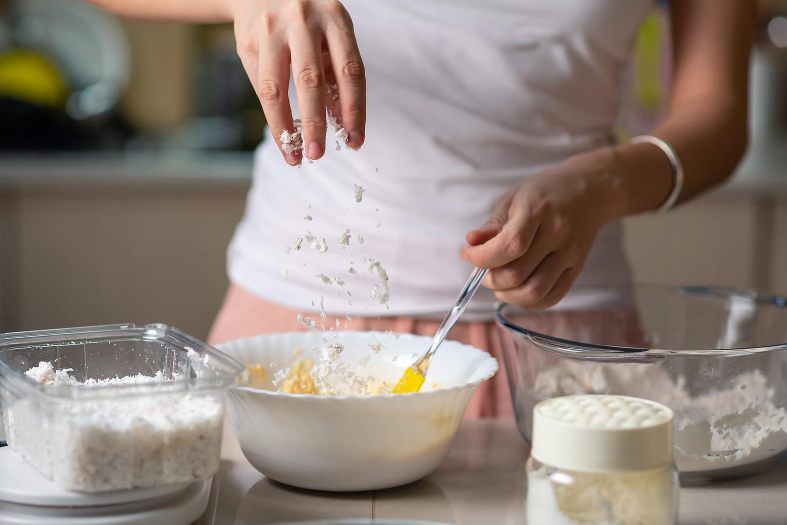 Backen: Wer kein Mehl zur Hand hat, muss nicht auf Selbstgemachtes wie Kuchen, Brot oder Pizza verzichten.