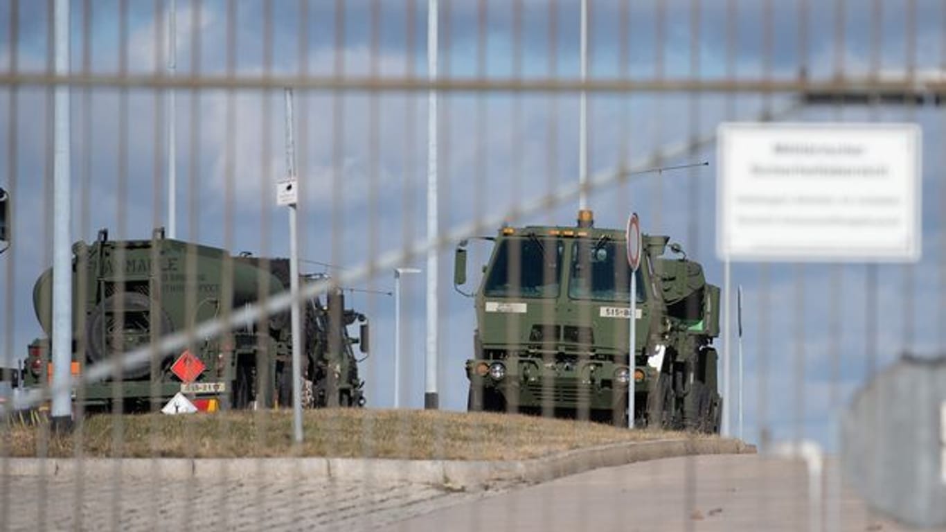 Militärfahrzeuge auf einem Bundeswehr-Gelände in Sachsen, wo bislang eine Nato-Eingreiftruppe stationiert ist.