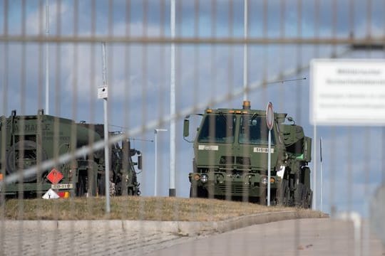 Militärfahrzeuge auf einem Bundeswehr-Gelände in Sachsen, wo bislang eine Nato-Eingreiftruppe stationiert ist.