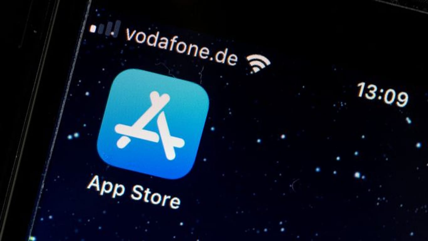 Das Logo des App Stores ist auf einem Bildschirm zu sehen.