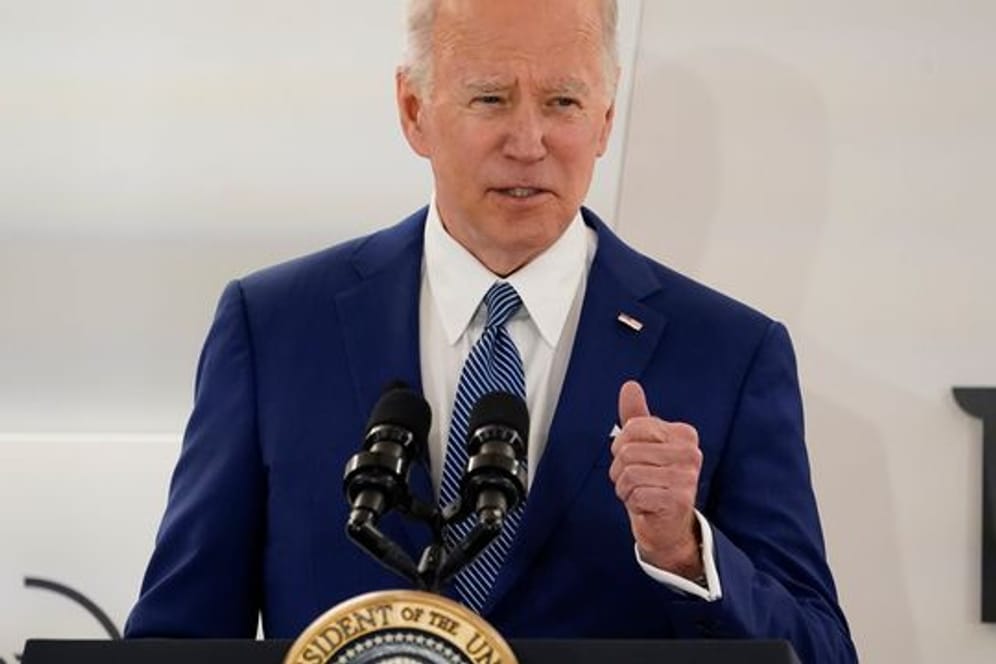 US-Präsident Joe Biden hat mit Blick auf den Ukraine-Krieg Befürchtungen über russische Cyberangriffen in den USA und dem Einsatz von Chemie- und Biowaffen in der Ukraine geäußert.