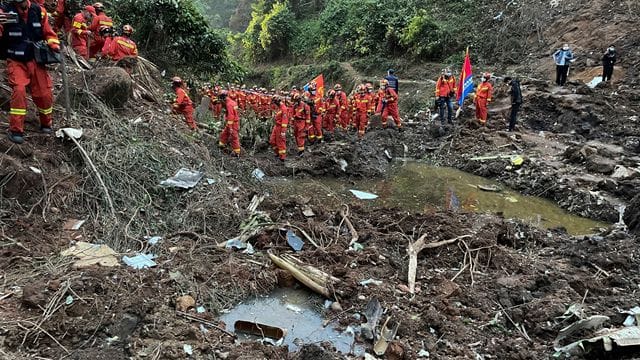Rettungskräfte im Einsatz.