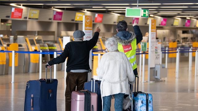 Sicherheitspersonal am Flughafen Frankfurt