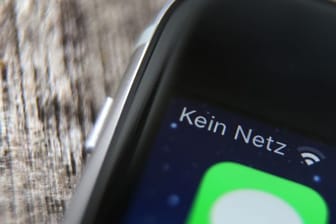 Die Aufschrift "Kein Netz" ist auf dem Bildschirm eines Mobiltelefons zu sehen.
