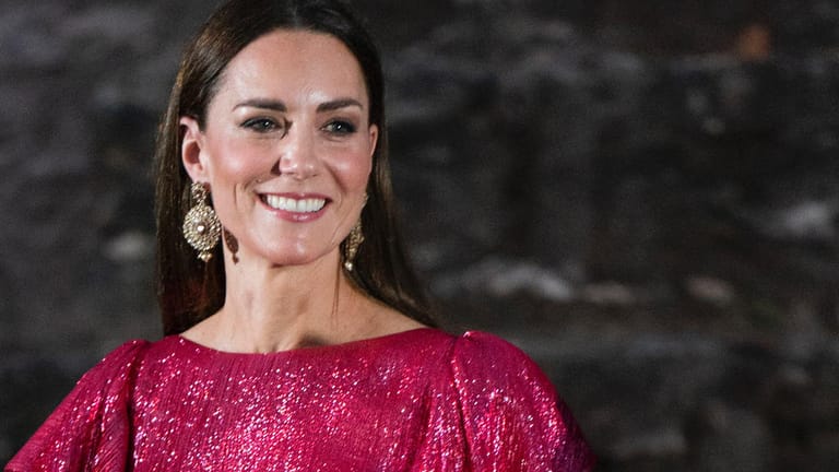 Herzogin Kate: Zu einem Empfang am dritten Tag der royalen Karibikreise kam sie in einem glitzernden Kleid.