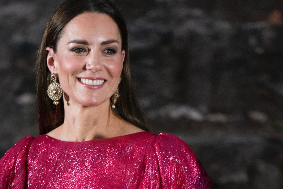 Herzogin Kate: Zu einem Empfang am dritten Tag der royalen Karibikreise kam sie in einem glitzernden Kleid.