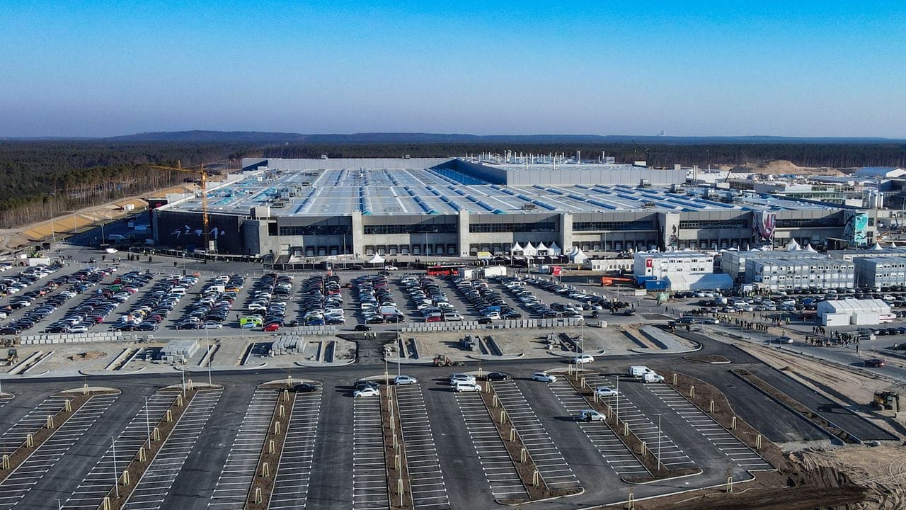 Das neue Werk der Tesla-Fabrik Berlin Brandenburg (Luftaufnahme mit einer Drohne).