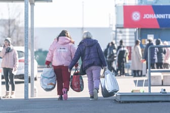 Ukrainische Flüchtlinge kommen in Sachsen an (Archivbild): Die meisten Menschen werden in Leipzig aufgenommen.