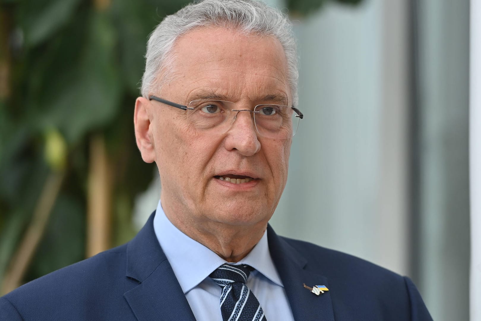 Bayerns Innenminster Joachim Herrmann (Archivbild): Der Politiker hat weitere Ermittlungen angekündigt.