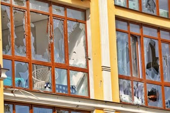 Ein Wohnhaus in Odessa nach einem russischen Angriff.