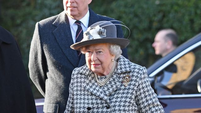 Prinz Andrew soll die Queen zum Gedenkgottesdienst begleiten. Prinz Andrew soll die Queen zum Gedenkgottesdienst begleiten.