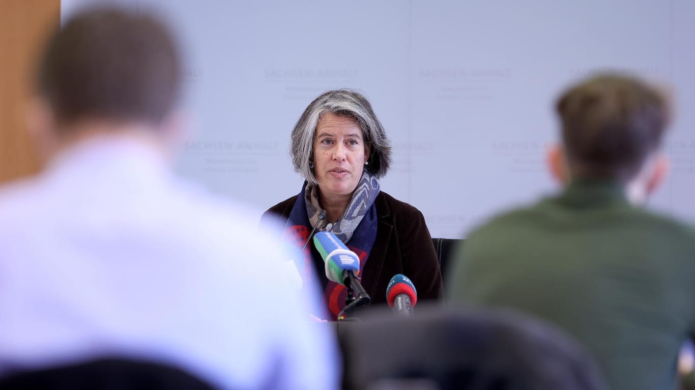 Sachsen-Anhalts Innenministerin Tamara Zieschang spricht während einer Pressekonferenz (Archivbild): Die CDU-Politikerin appeliert bei der Aufnahme von Flüchtlingen an die Bürger.