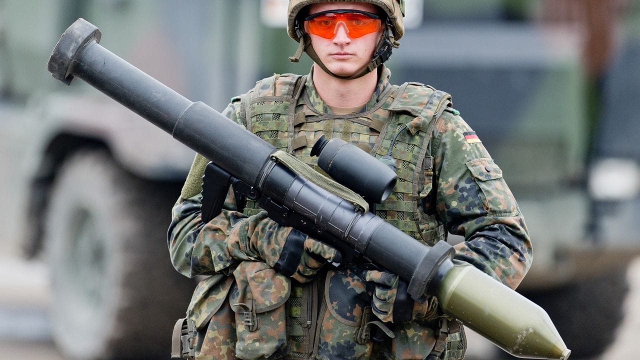 Nach den Plänen der Bundesregierung sollen der Bundeswehr in den kommenden Jahren 100 Milliarden Euro zufließen.