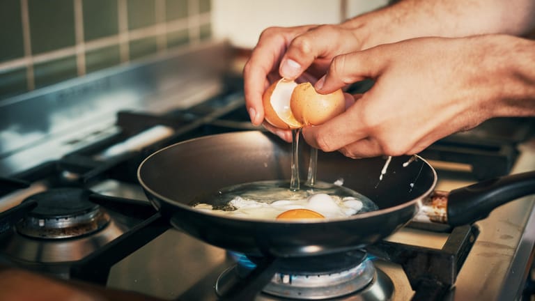 Abgelaufene Eier: Sie sollten längere Zeit bei über 70 °C erhitzt werden.
