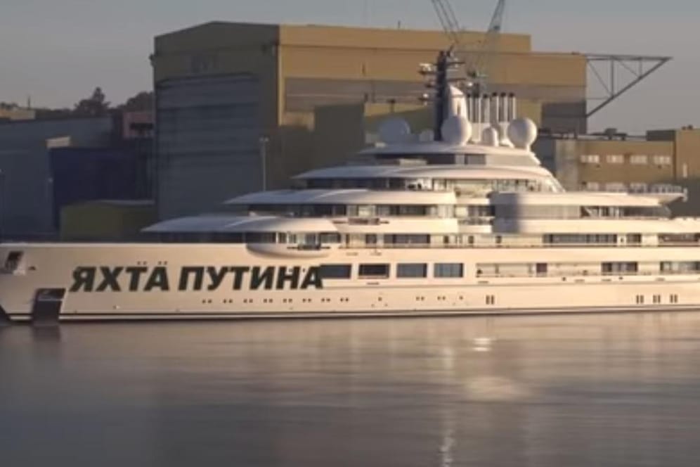 Die 140 Meter lange "Sheherazade": Sie liegt im Hafen von Massa Carrara und soll Wladimir Putin gehören.